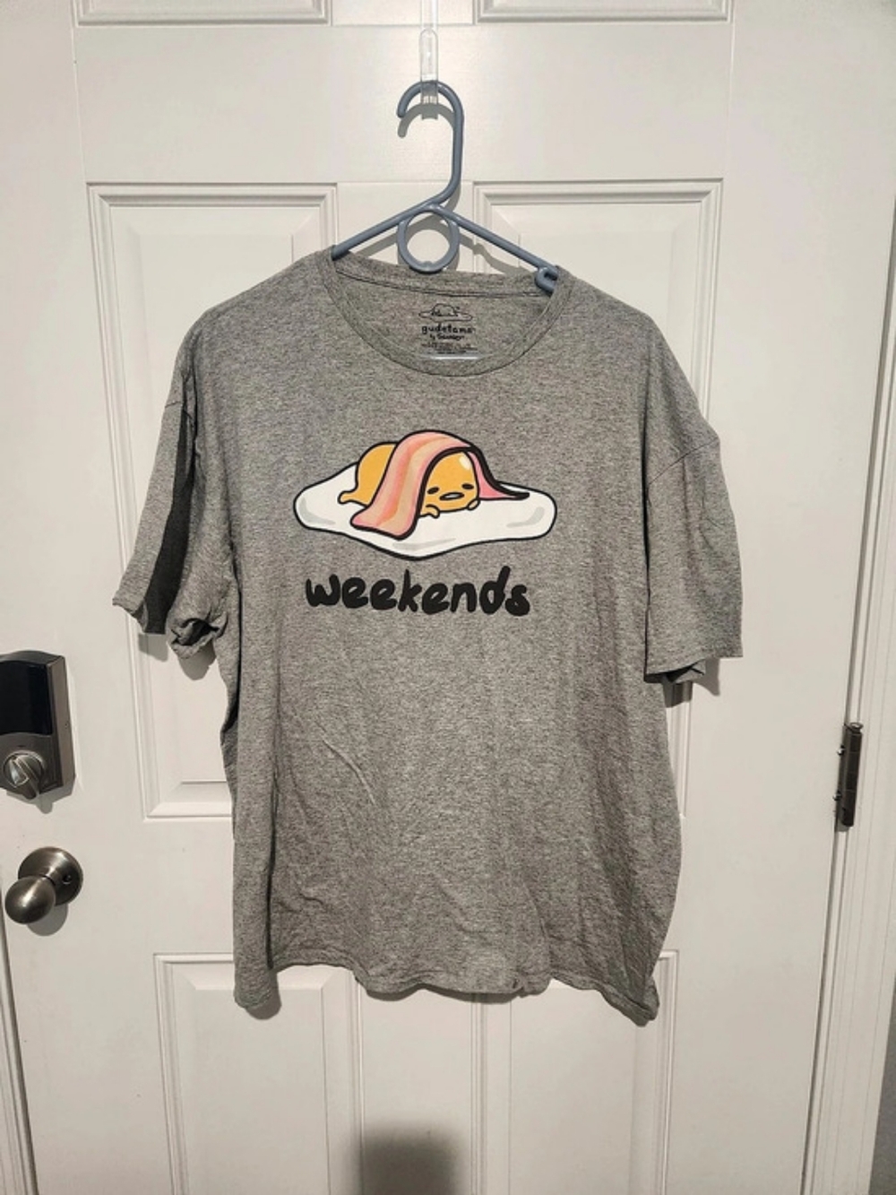 Sanrio Gudetama Weekends Men's 2XL Gray Graphic Crew Neck Short Sleeve Tee